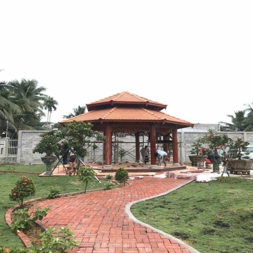 nhà bát giác gỗ lim hoàn thiện sân vườn